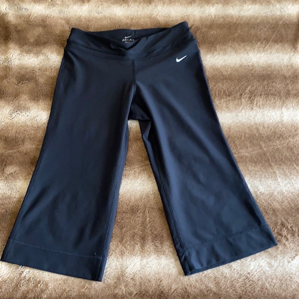 NWOT Nike Dri-Fit Cropped Pants